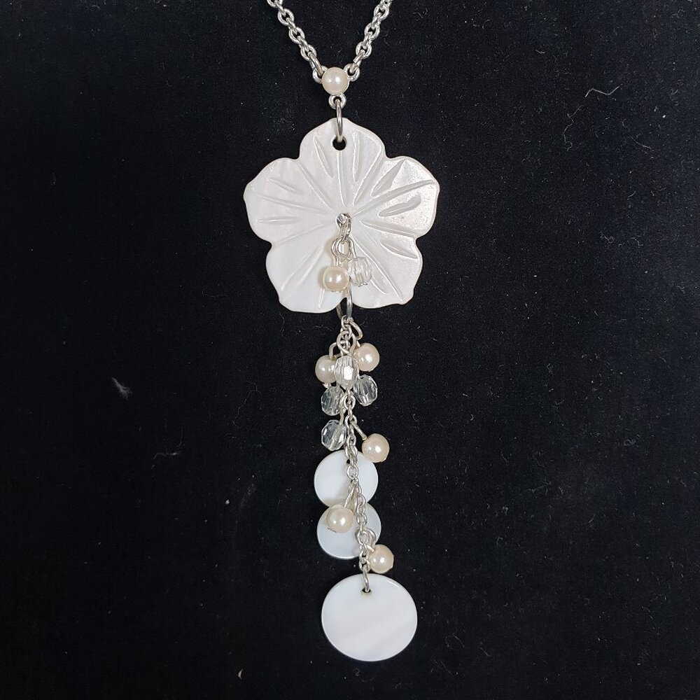 Vintage Avon Mother of Pearl Carved Flower Silver Tone Pendant Necklace Necklace